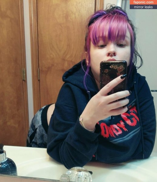 Photos de Mireille, alias princessdust92, sur le site de rencontre